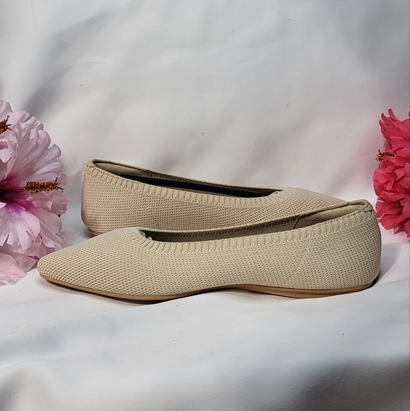 Arromic Women's NIB Nude Pointy Toe Ballet Slip On Flexible Flat Shoes Size 6.5 - Picture 3 of 12